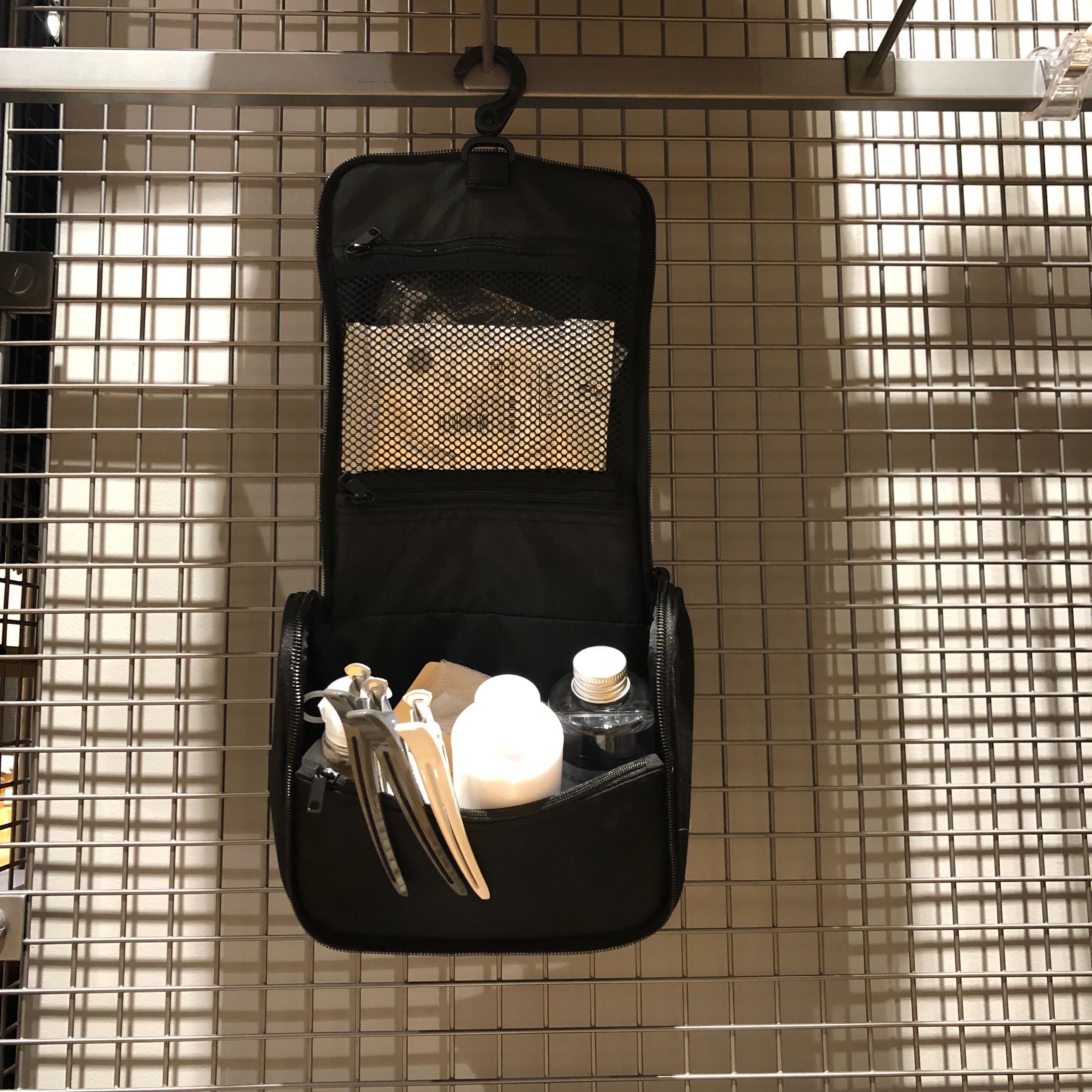 無印良品　MUJI　ケース いとく男鹿SC】旅のお供に ポリエステル・吊るして使える洗顔用具